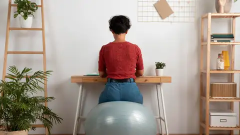 Trabajar sobre una fitball Trabajar sobre una fitball