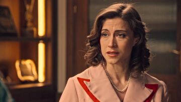 Cloe le propone a Marta preparar juntas la campaña de un nuevo perfume