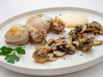 Sepia a la plancha con champi&ntilde;ones al ajillo, de Argui&ntilde;ano: una receta r&aacute;pida, saludable y deliciosa