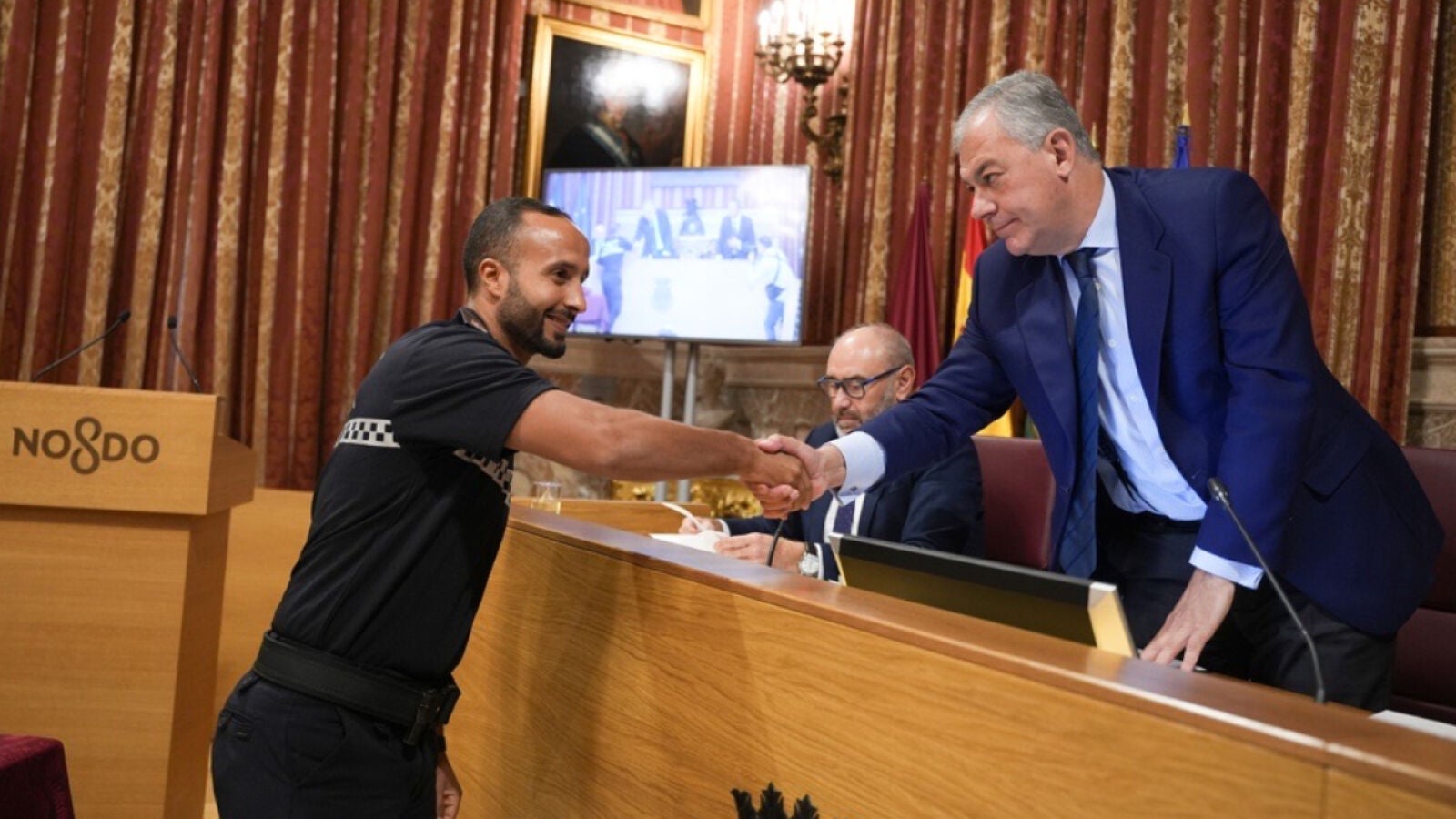 La historia de superación de un joven marroquí que llegó en los bajos de un camión y ahora es policía local de Sevilla