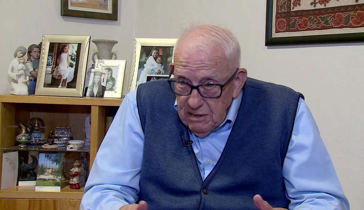 Joan Canela, socio número 6 del Barcelona