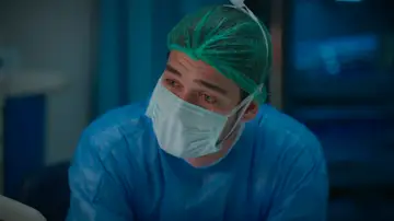 “Despierta, por favor”: Uras suplica a Seren una segunda oportunidad mientras sigue inconsciente “Despierta, por favor”: Uras suplica a Seren una segunda oportunidad mientras sigue inconsciente