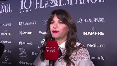 Fabiola Martínez atendiendo a los medios de comunicación Fabiola Martínez atendiendo a los medios de comunicación