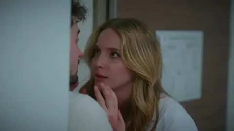 Maral humilla a Uras con un beso forzado y lo deja sin palabras: “¿El de antes fue como este?” Maral humilla a Uras con un beso forzado y lo deja sin palabras: “¿El de antes fue como este?”