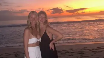 Gwyneth Paltrow y su hija Apple Martin en la playa Gwyneth Paltrow y su hija Apple Martin en la playa