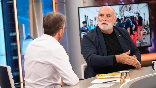 José Andrés explica por qué su organización decidió ayudar en Gaza: "La humanidad es la que tiene que ganar cada día" José Andrés explica por qué su organización decidió ayudar en Gaza: "La humanidad es la que tiene que ganar cada día"