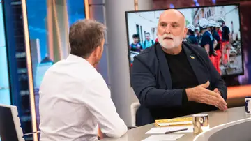 José Andrés explica por qué su organización decidió ayudar en Gaza: "La humanidad es la que tiene que ganar cada día" José Andrés explica por qué su organización decidió ayudar en Gaza: "La humanidad es la que tiene que ganar cada día"