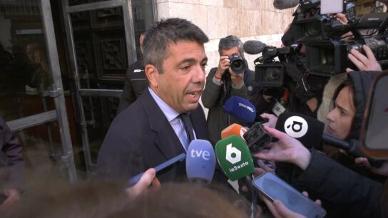 Carlos Maz&oacute;n ante los medios de comunicaci&oacute;n