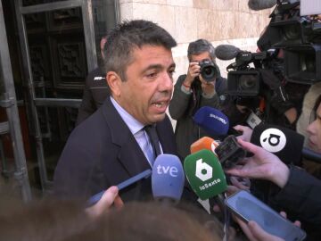 Carlos Maz&oacute;n ante los medios de comunicaci&oacute;n