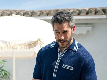 Cap&iacute;tulo 445 de Sue&ntilde;os de libertad: 26 de noviembre: Andr&eacute;s empieza a descubrir la motivaci&oacute;n que le llev&oacute; a su primo a querer vengarse de los De la Reina 