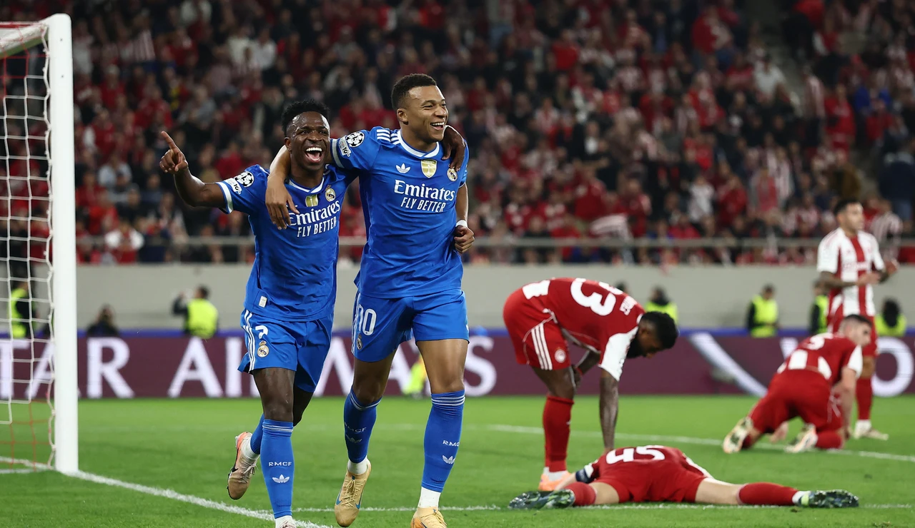 Mbappé y Vinícius celebran un gol ante Olympiacos