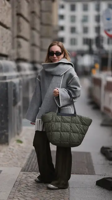 Abrigo con bufanda incorporada de TOTEME Abrigo con bufanda incorporada de TOTEME