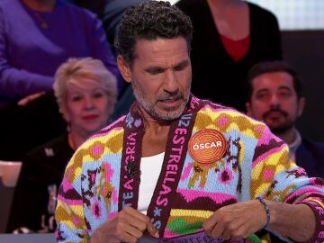 &Oacute;scar Higares trae &ldquo;alegr&iacute;a, suerte, estrellas y amor&rdquo; a Pasapalabra con su extravagante chaqueta
