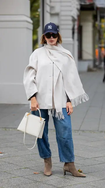 Abrigo con bufanda incorporada Abrigo con bufanda incorporada