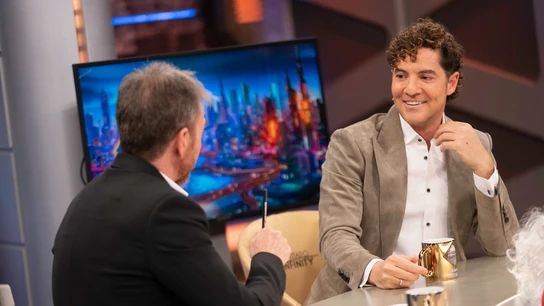La surrealista aparición de David Bisbal en una boda: "El novio se cantó la canción él" La surrealista aparición de David Bisbal en una boda: "El novio se cantó la canción él"