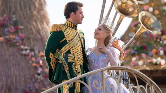 Jonathan Bailey y Ariana Grande en Wicked Parte II