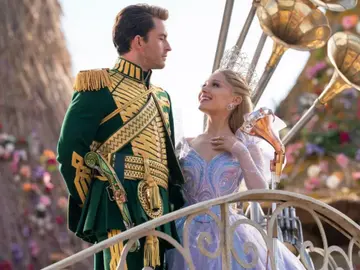 Jonathan Bailey y Ariana Grande en Wicked Parte II Jonathan Bailey y Ariana Grande en Wicked Parte II