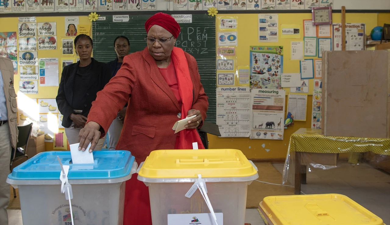 Adolf Hitler a las puertas de ganar las próximas elecciones en Namibia