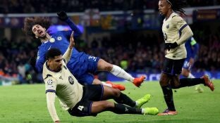 La entrada de Ara&uacute;jo a Cucurella que le cost&oacute; la roja