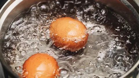 Huevos hirviendo Huevos hirviendo