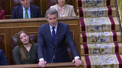 Vídeo: Feijóo se traba al decir el título del documental de Sánchez y se acaba el tiempo antes de corregirlo: 