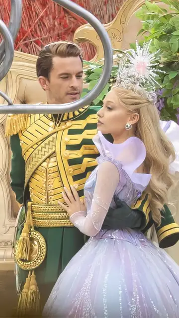 Jonathan Bailey y Ariana Grande en Wicked Parte II Jonathan Bailey y Ariana Grande en Wicked Parte II
