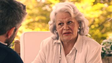 Andrés empieza a desenterrar el pasado de Gabriel tras una conversación con Delia, su madre: “No creo que volvamos a vernos”