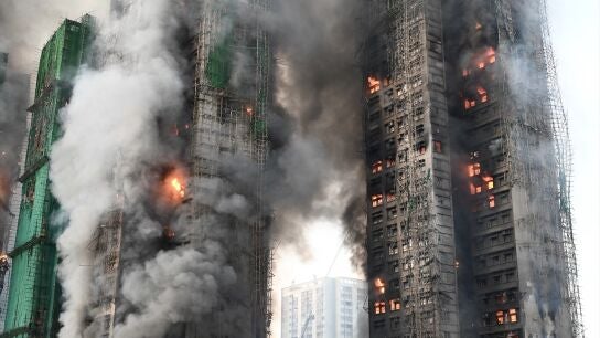 Incendio en los rascacielos de Hong Kong