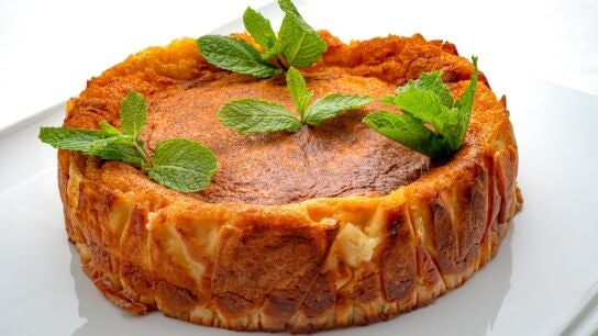 Eva Argui&ntilde;ano elabora una tarta horneada de leche: "Facil&iacute;sima, muy sencilla y rica"