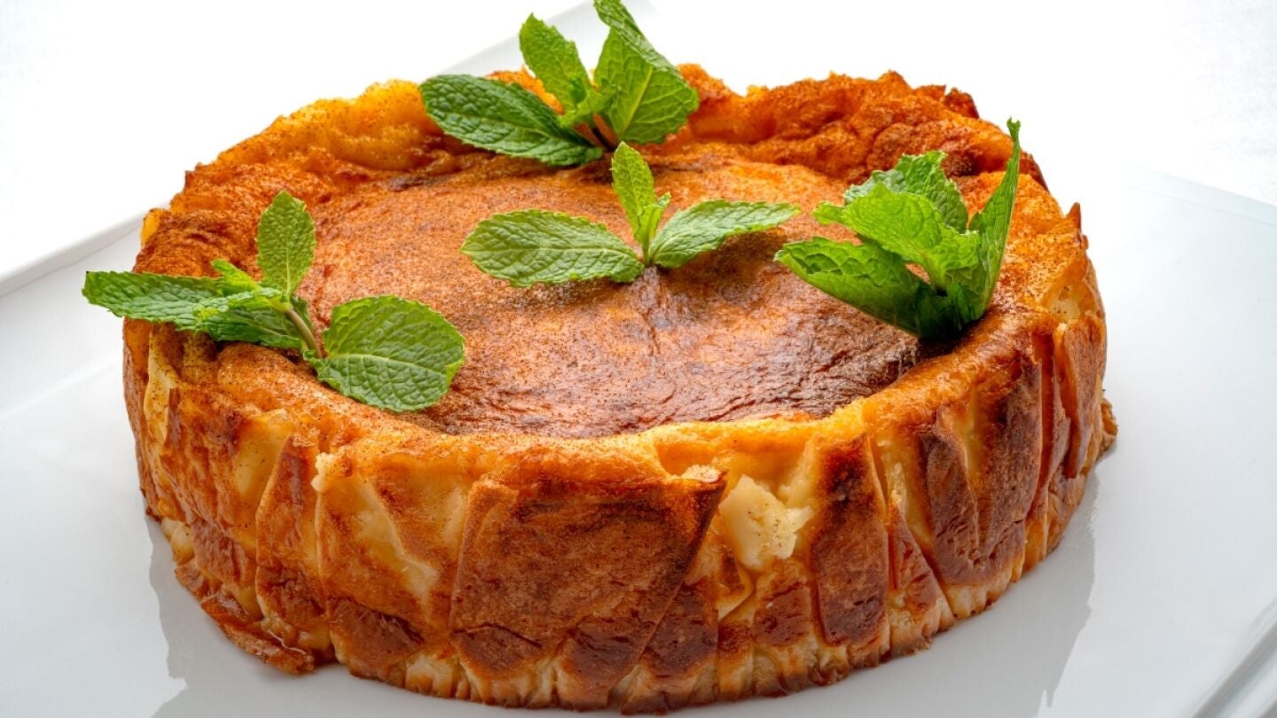 Eva Argui&ntilde;ano elabora una tarta horneada de leche: "Facil&iacute;sima, muy sencilla y rica"