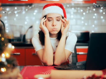 Una mujer estresada en Navidad