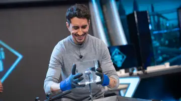 Bolas al rojo vivo: Marron experimenta con los efectos de la fusión fría... ¡y crea bolomitas! Bolas al rojo vivo: Marron experimenta con los efectos de la fusión fría... ¡y crea bolomitas!