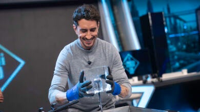 Bolas al rojo vivo: Marron experimenta con los efectos de la fusión fría... ¡y crea bolomitas!