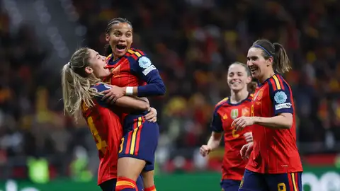 Vicky López celebra su golazo a Alemania en la final de la Nations Vicky López celebra su golazo a Alemania en la final de la Nations