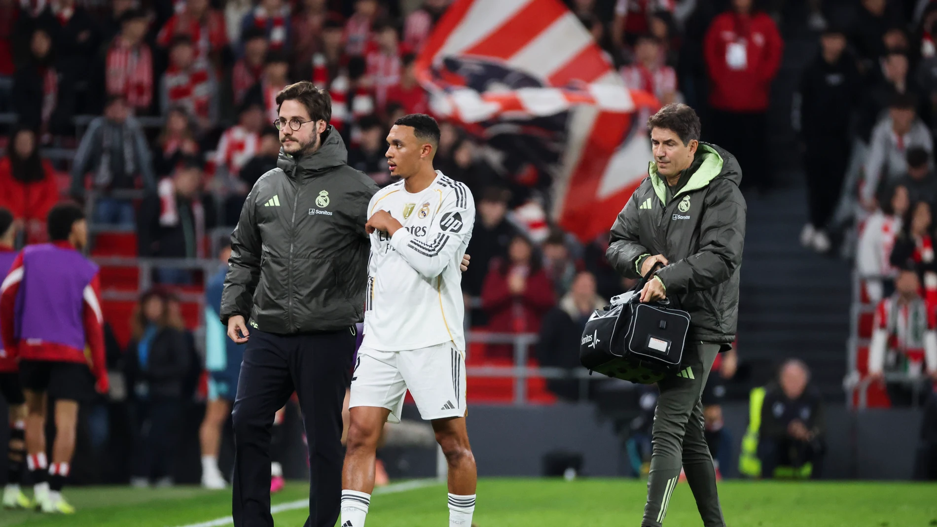 Trent Alexander-Arnold, en el momento de marcharse lesionado en San Mamés Trent Alexander-Arnold, en el momento de marcharse lesionado en San Mamés