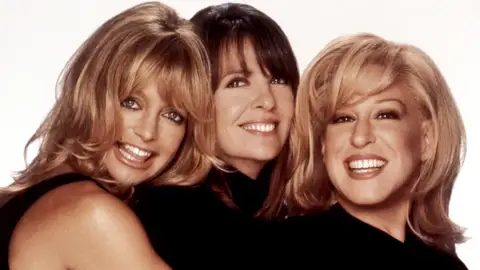 Goldie Hawn, Diane Keaton y Bette Midler en El club de las primeras esposas Goldie Hawn, Diane Keaton y Bette Midler en El club de las primeras esposas