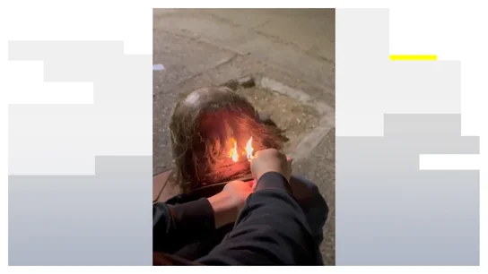 Le queman el pelo a una persona sin hogar Le queman el pelo a una persona sin hogar