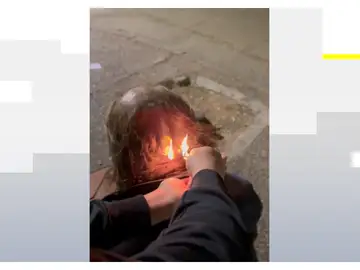 Le queman el pelo a una persona sin hogar Le queman el pelo a una persona sin hogar