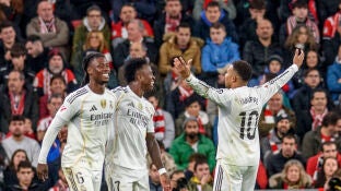 Kylian Mbapp&eacute; celebra un gol en San Mam&eacute;s