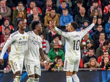 Kylian Mbappé celebra un gol en San Mamés