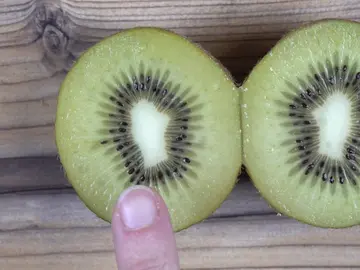 Lo estás haciendo mal: el kiwi también se lava aunque lo peles Lo estás haciendo mal: el kiwi también se lava aunque lo peles