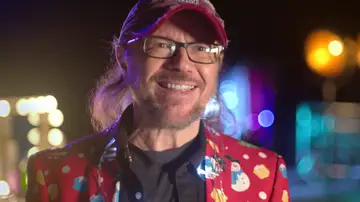 "Tengo un plan": Santiago Segura se une a Cristina Pedroche y Alberto Chicote para montar la 'Super Bowl' de las Campanadas "Tengo un plan": Santiago Segura se une a Cristina Pedroche y Alberto Chicote para montar la 'Super Bowl' de las Campanadas