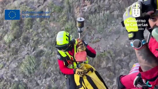 Diez horas para rescatar a un parapentista que cay&oacute; al fondo de un barranco en Tenerife 