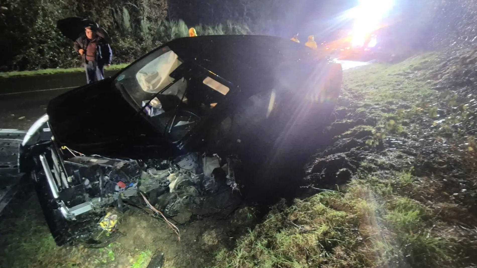 Doble tragedia en Ourense: una mujer muere en un accidente y su marido fallece, de un paro cardíaco en el mismo lugar, al conocer la noticia Doble tragedia en Ourense: una mujer muere en un accidente y su marido fallece, de un paro cardíaco en el mismo lugar, al conocer la noticia