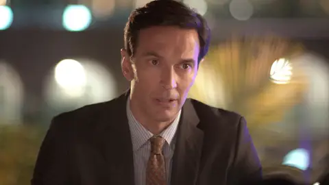 Laura le exige a Álvaro que escoja bando tras la amenaza de los Aparicio: “No soy una mujer de doble cara” Laura le exige a Álvaro que escoja bando tras la amenaza de los Aparicio: “No soy una mujer de doble cara”