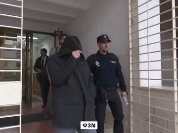 Libertad con medidas cautelares para el anestesista detenido por la muerte de una niña en Alzira Libertad con medidas cautelares para el anestesista detenido por la muerte de una niña en Alzira