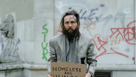 Imagen de archivo de una persona sin hogar Imagen de archivo de una persona sin hogar