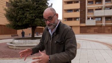 Dos mundos a una hora de distancia: El pueblo que más crece y el que más se abandona