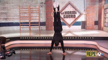 "Soy muy motivado para estas cosas": Óscar Casas demuestra su lado más atlético en El Hormiguero