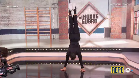 "Soy muy motivado para estas cosas": Óscar Casas demuestra su lado más atlético en El Hormiguero "Soy muy motivado para estas cosas": Óscar Casas demuestra su lado más atlético en El Hormiguero